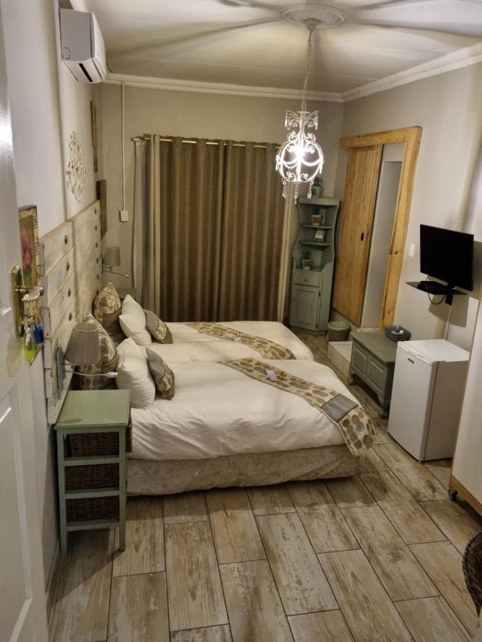 @Home Guest House Zeerust Buitenkant foto