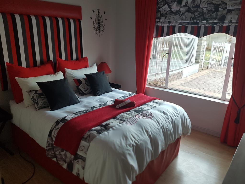 @Home Guest House Zeerust Buitenkant foto