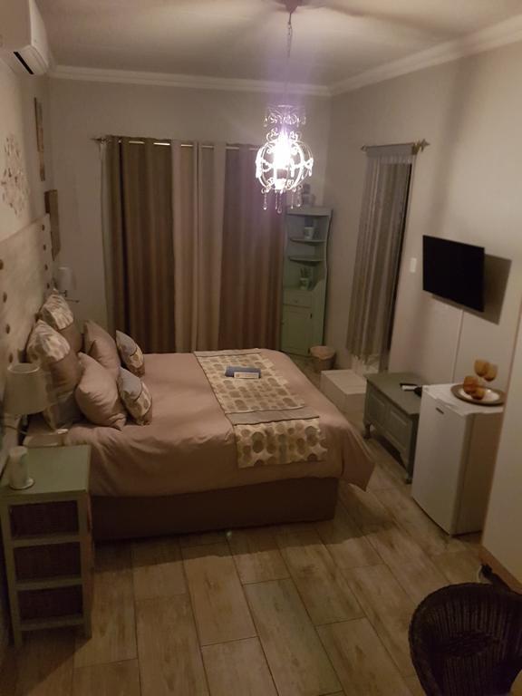 @Home Guest House Zeerust Buitenkant foto